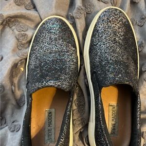 Steve Madden slip ons